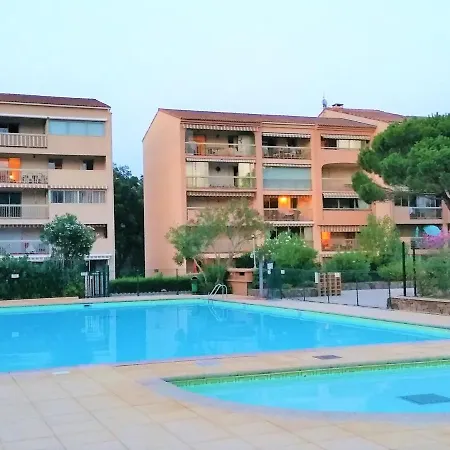 A Sainte-maxime: 3 Pieces, Terrasse, Piscine, Clim, Proche - Fr-1-226-340 Appartement